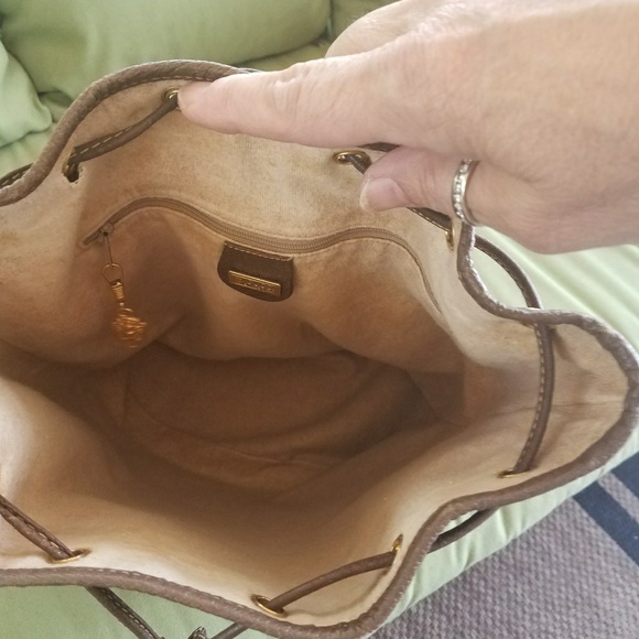 ๐100% Authentic Gucci ๐ - Picture 2 of 8